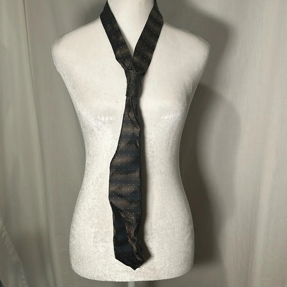 dark blue / black & brown striped & dotted
100% silk tie - Picture 1 of 3